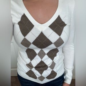 New York & Company v-neck argyle cream sweater